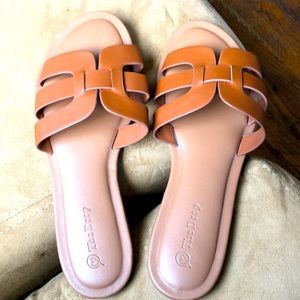 The drop sandals from Amazon. Brand new. Size 8